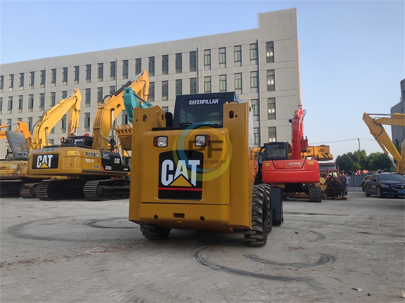 Cat mini loader 226b skid steer loader