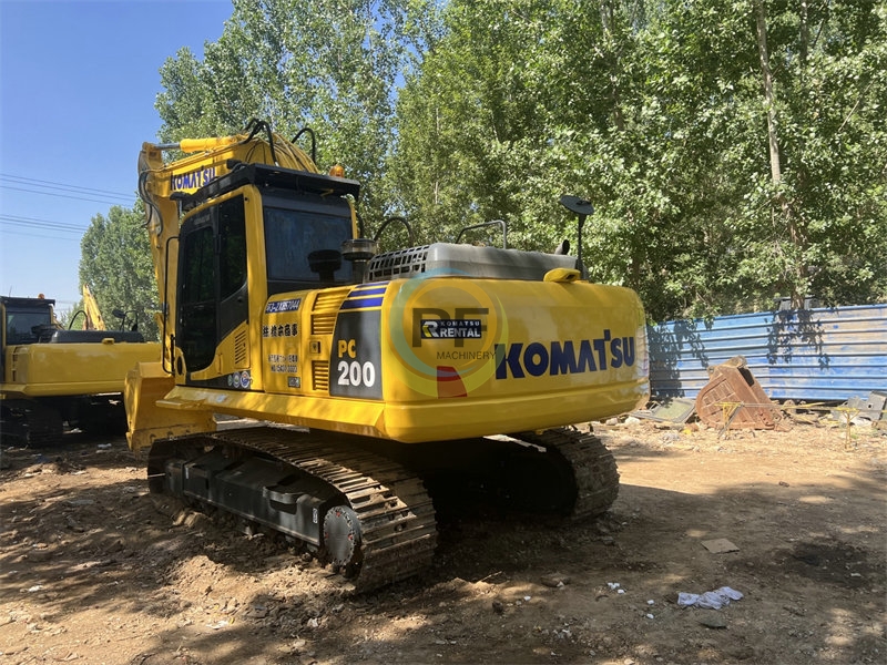 Komatsu PC200-8 Excavator