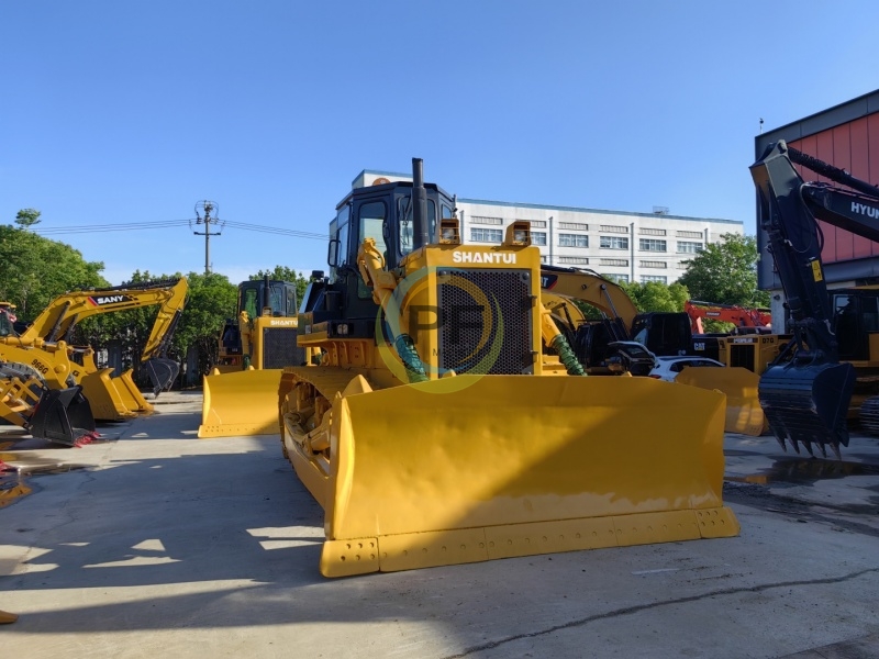 Shantui bulldozer SD22 almost new