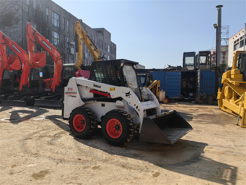 Used loader Bobcat S16 skid steer loader