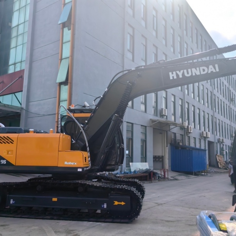 HYUNDAI 220LC-9S Crawler Excavator