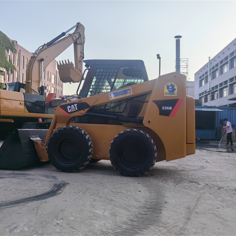 Cat mini loader 226b skid steer loader