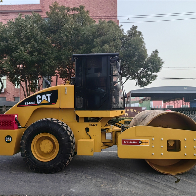 Caterpillar compactor CS-683E Road Roller