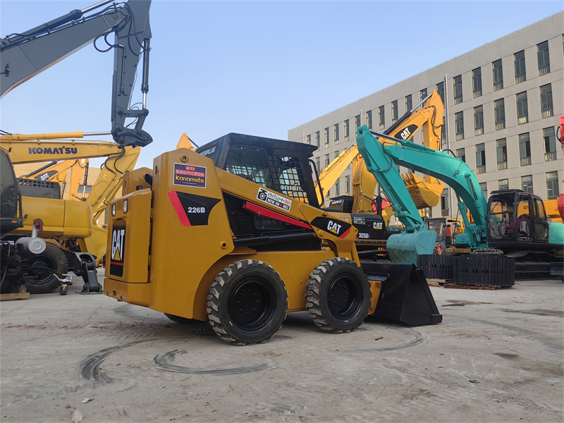 Cat mini loader 226b skid steer loader