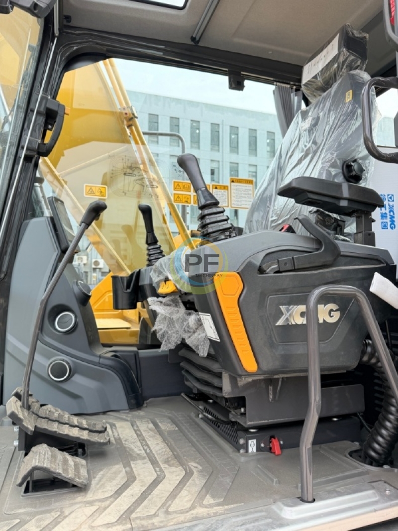 XCMG XE135 Excavator