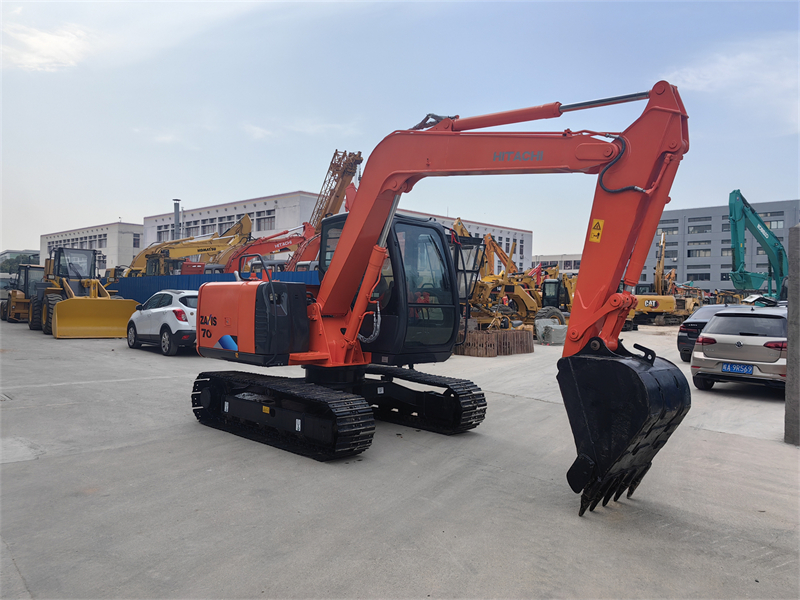 HITACHI ZAXIS70 MINI EXCAVATOR