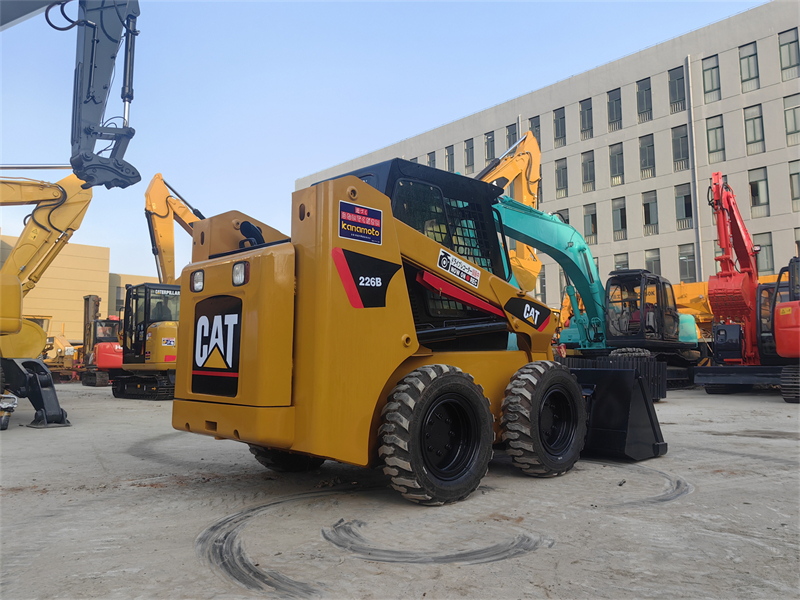 Cat mini loader 226b skid steer loader