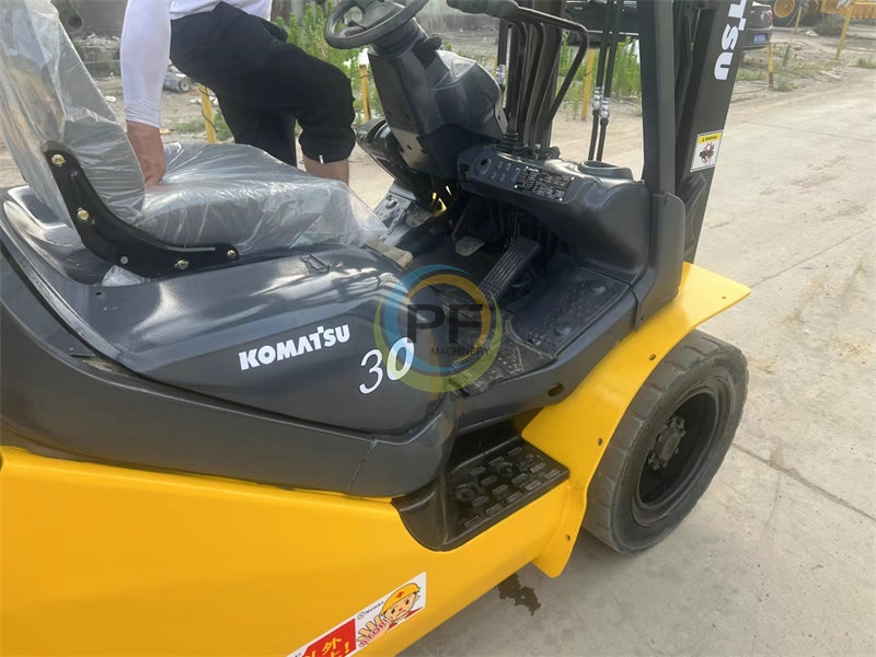 komatsu forklift 3ton 4.5m lift