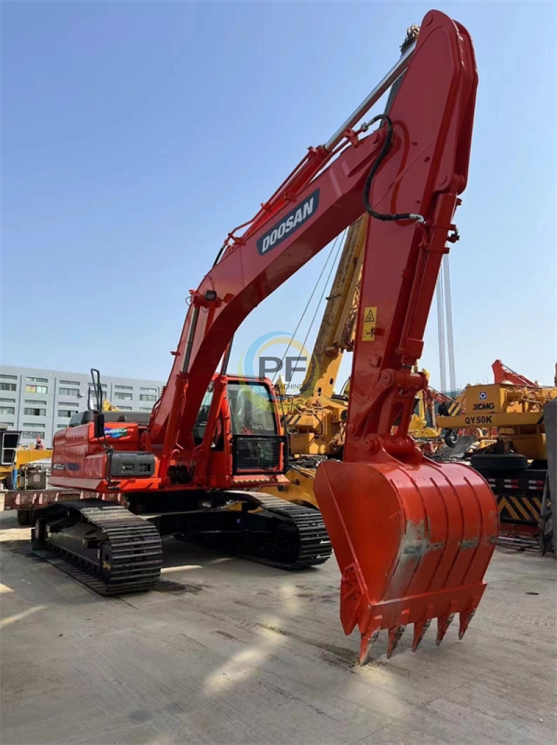 Doosan DX300LC-7 excavator