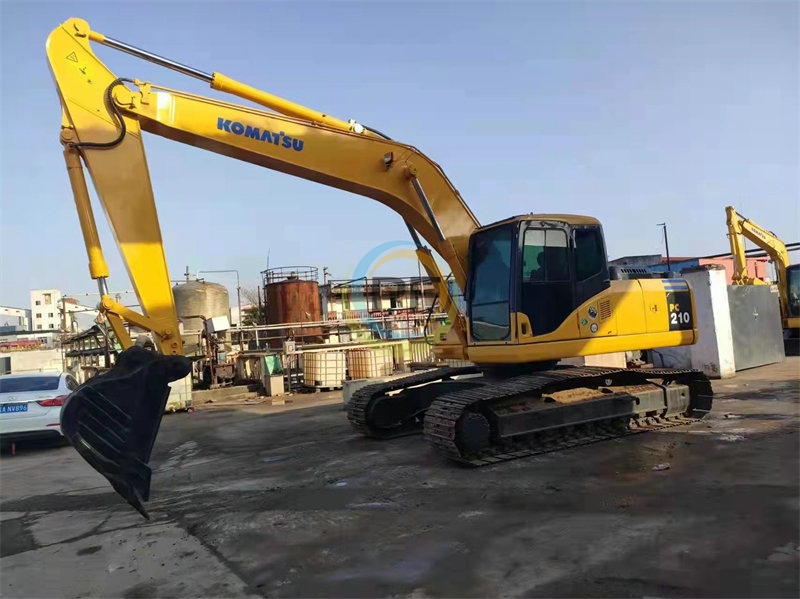 Komatsu PC210-7 Excavator