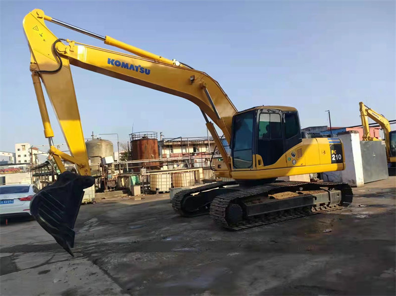 Komatsu PC210-7 Excavator