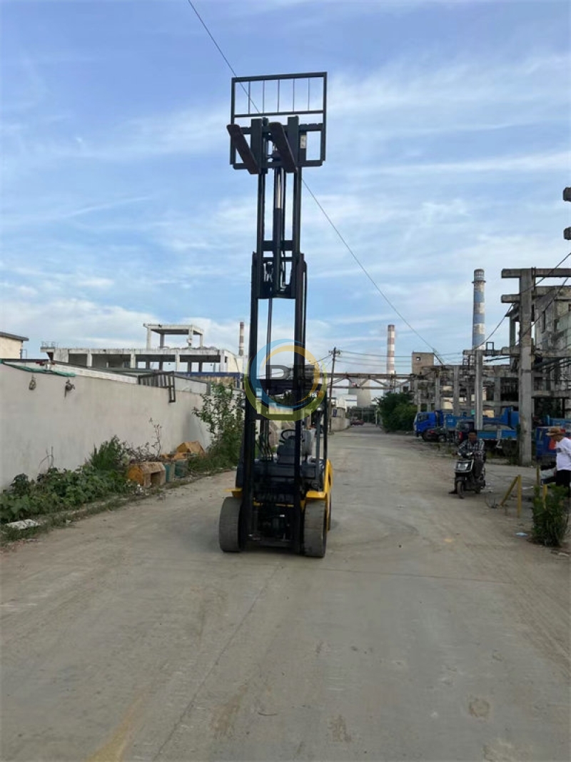 komatsu forklift 3ton 4.5m lift