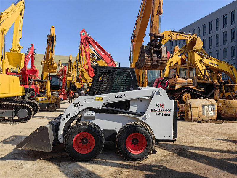 Used loader Bobcat S16 skid steer loader