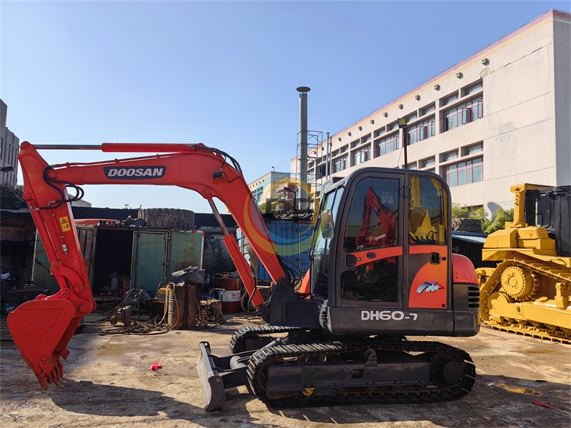 Used Doosan excavator Dh60 6ton mini excavator