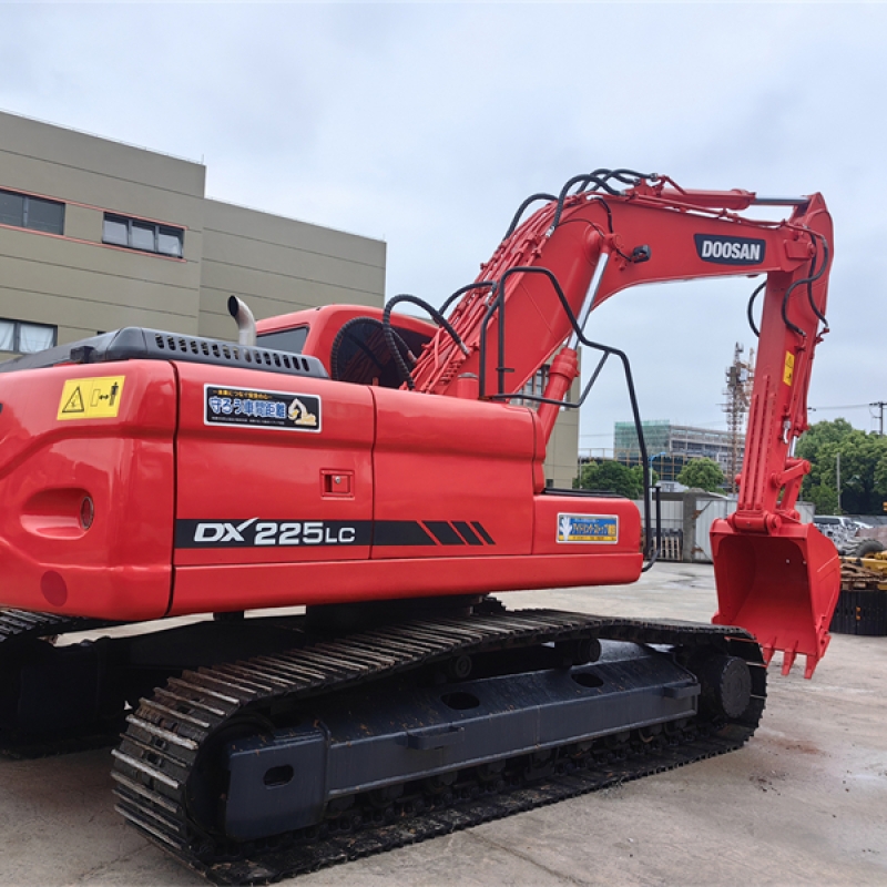USED Excavator Doosan DX225LC 