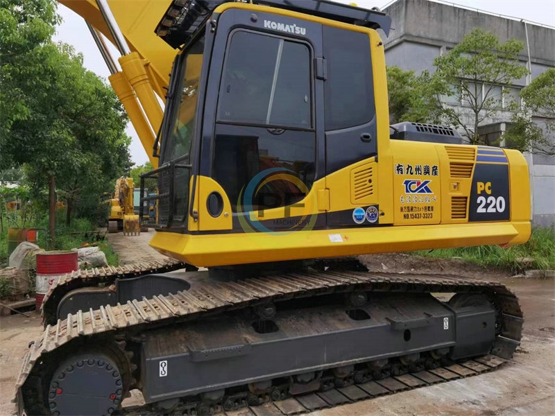 Komatsu PC220-8 excavator