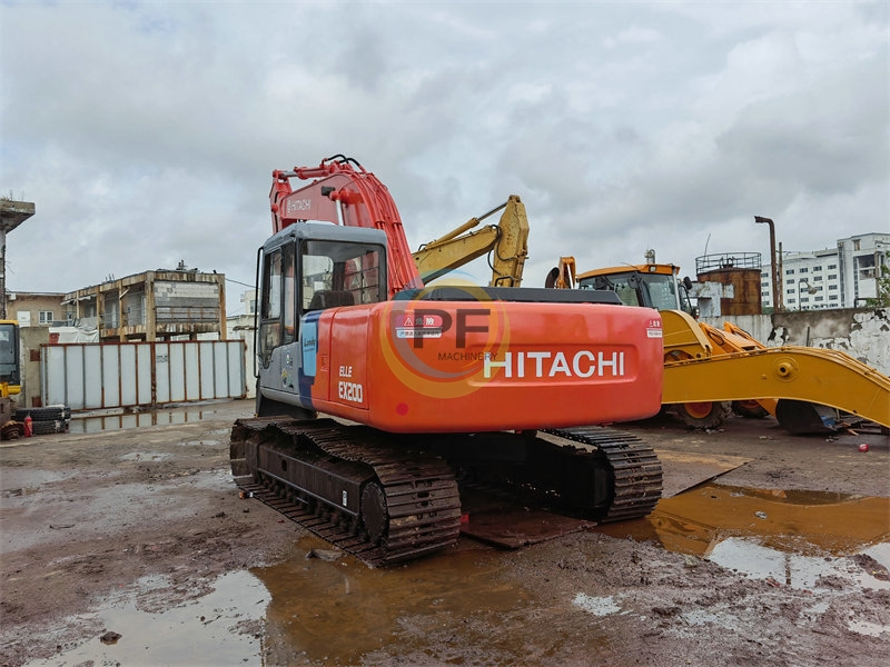 Hitachi EX200-3 Excavator