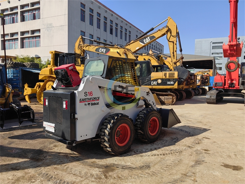 Used loader Bobcat S16 skid steer loader