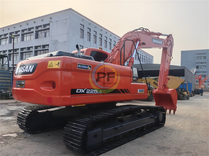 USED DX225 DOOSAN EXCAVATOR 