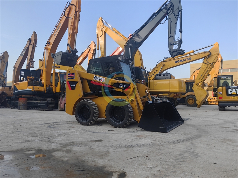 Cat mini loader 226b skid steer loader