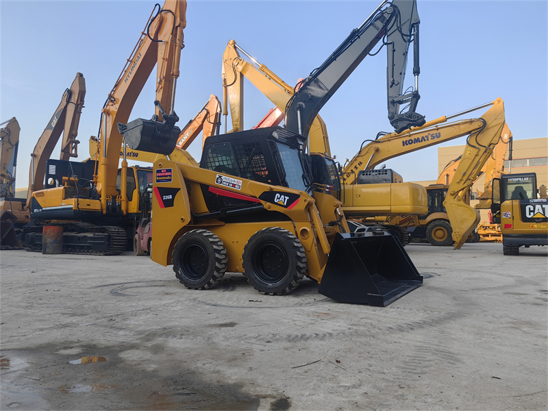 Cat mini loader 226b skid steer loader