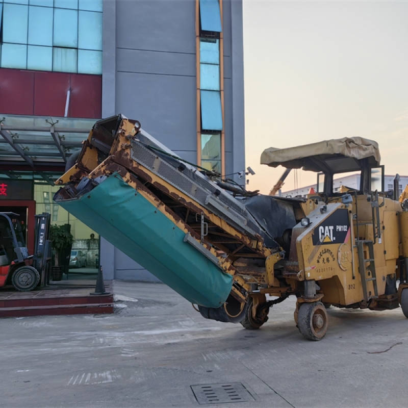 Used road milling machine original Cat PM102